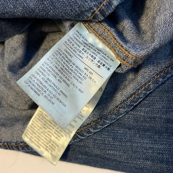 Levi’s Dark Denim Button Down Shirt - Women’s Size Small - Picture 8 of 9